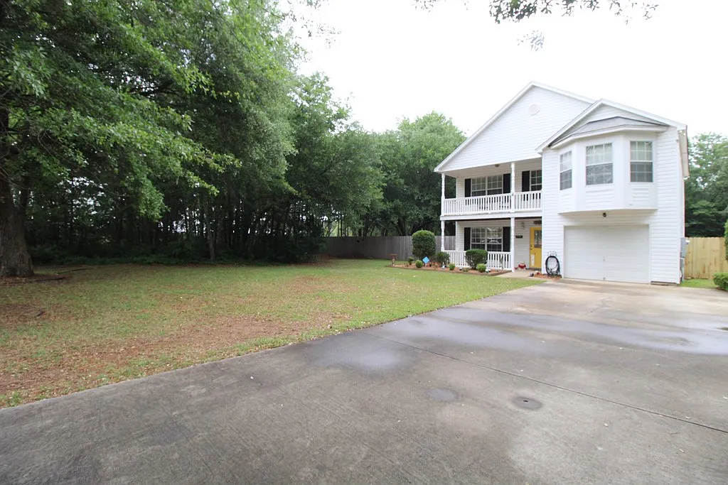 3 bed, 2.5 bath, 1594 sqft, $1,675 — Photo 2