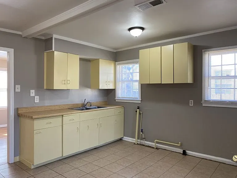 3842 Vanuys Rd — Photo 5