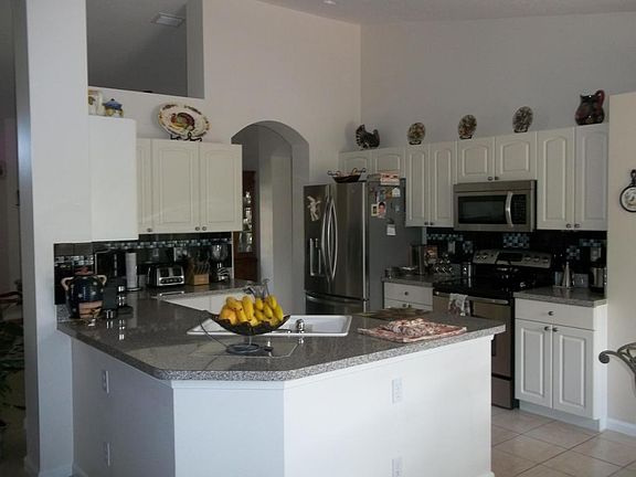4th image of 1322 SW Leisure Ln