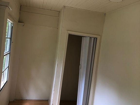 5th image of 3406 W College St