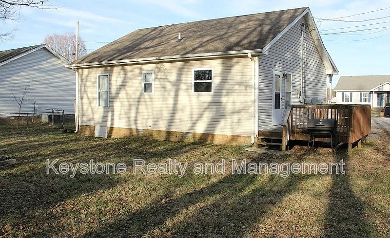 3 bed, 1.5 bath, 980 sqft, $1,195 — Photo 3