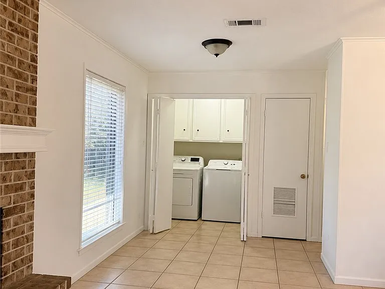 3010 Normand Dr — Photo 5