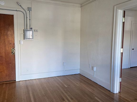 3rd image of 4302 SW Alaska St APT 305