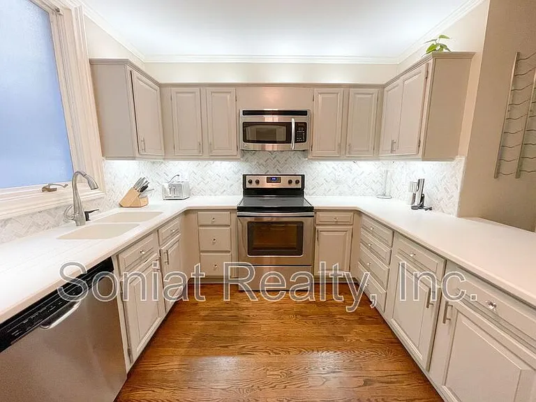 936 Conti St #11 — Photo 5