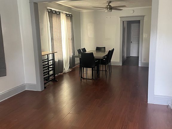 Dining toward Kitchen