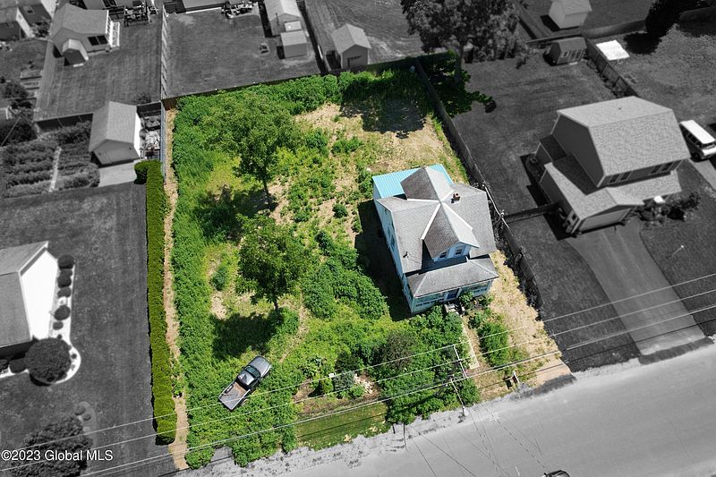 2nd image of 2060 Greenpoint Avenue