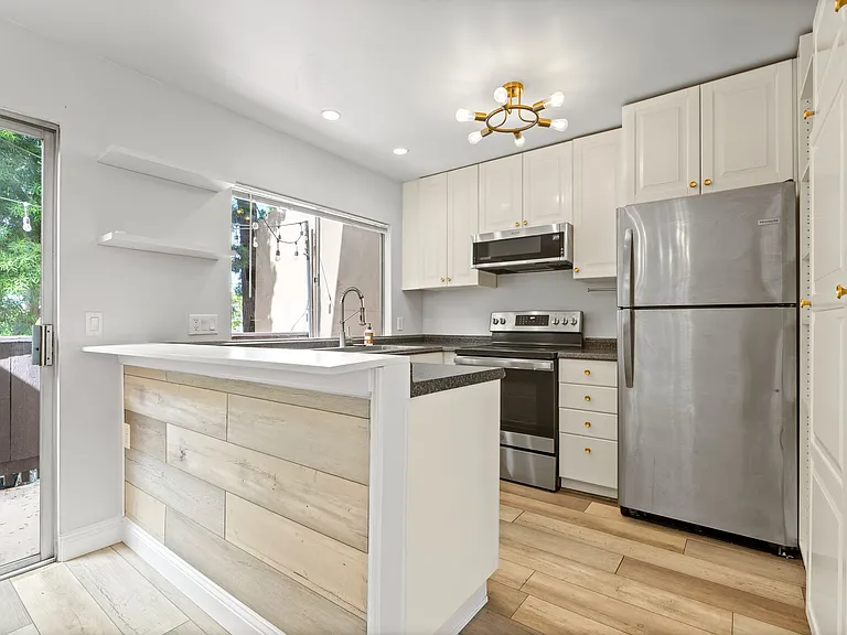 7930 Mission Center Ct #L — Photo 4
