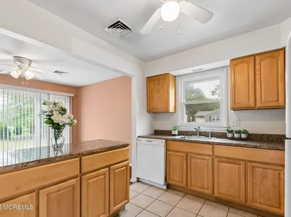 2 Sutherland Court, Toms River, NJ 08757