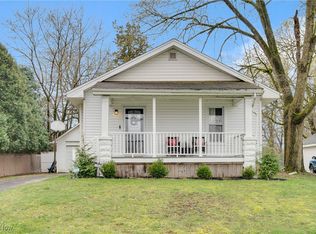 1384 Gilbert Dr, Mineral Ridge, OH 44440