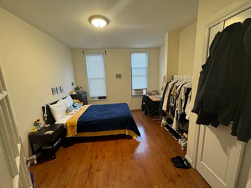 4712 Vernon Blvd #2R Photo 1