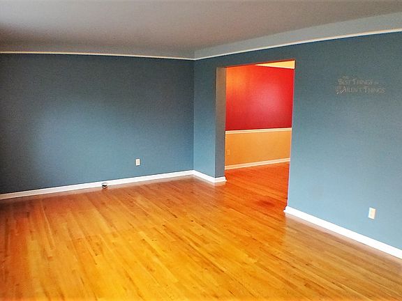 3rd image of 2832 Campus Dr