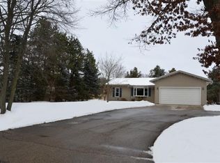 W9112 Red Feather Dr, Cambridge, WI 53523