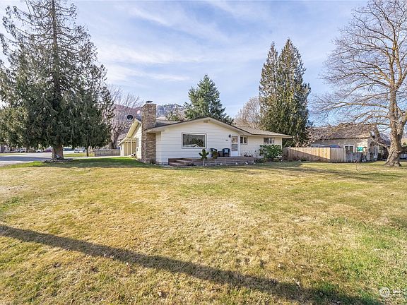 2nd image of 432 E Okanogan Avenue