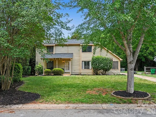 611 Mattingwood Dr, Charlotte, NC 28270