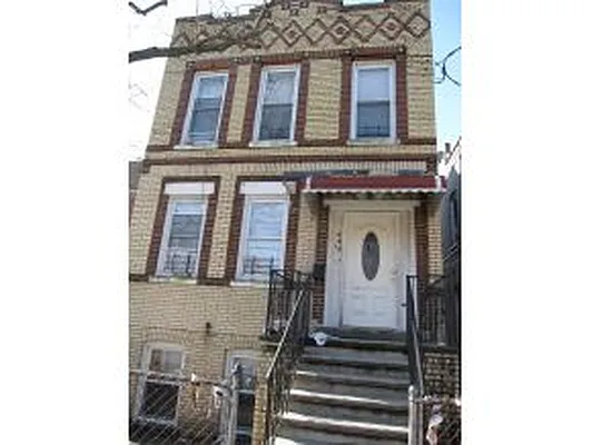 Sold by Advisors Realty Inc | media 7