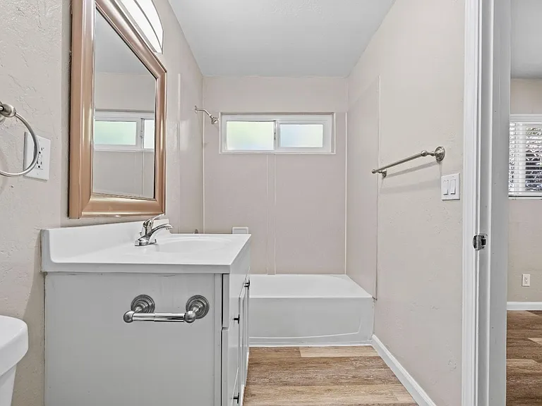 The Dalton Apartments — Photo 12