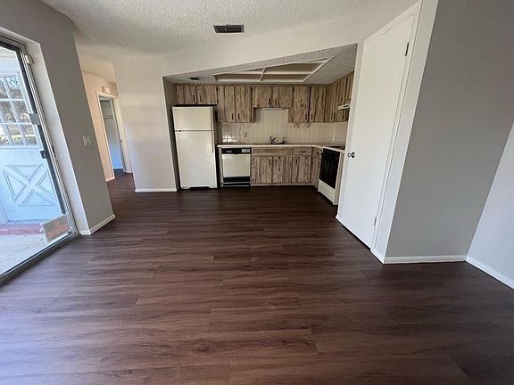Kitchen/eat in dining