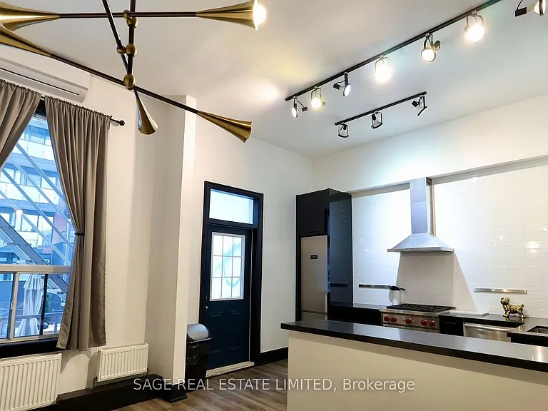 631 Queen St W #2 — Photo 2