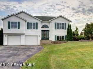 548 Zumbro Hills Dr SW, Oronoco, MN 55960