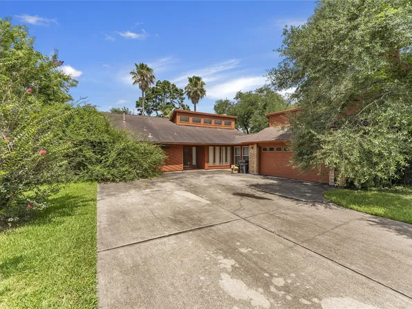 271 Amber Ln, League City, TX 77573