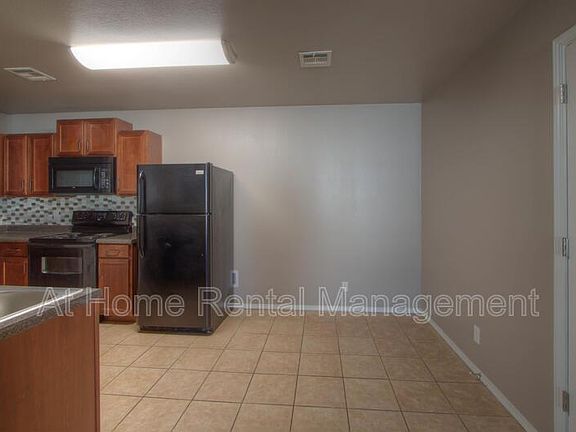 4th image of 5803 N 34th St