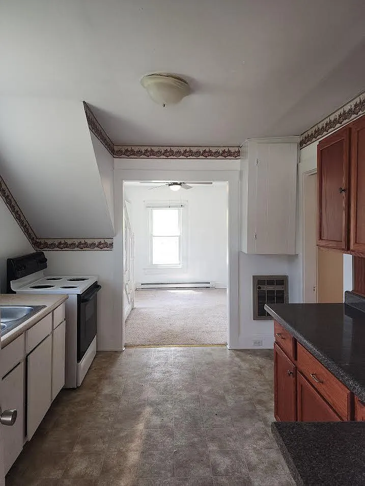 2 bed, 1.0 bath, 950 sqft, $950 — Photo 2