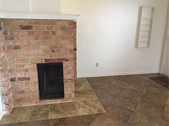 3rd image of 421 W San Antonio St APT C5