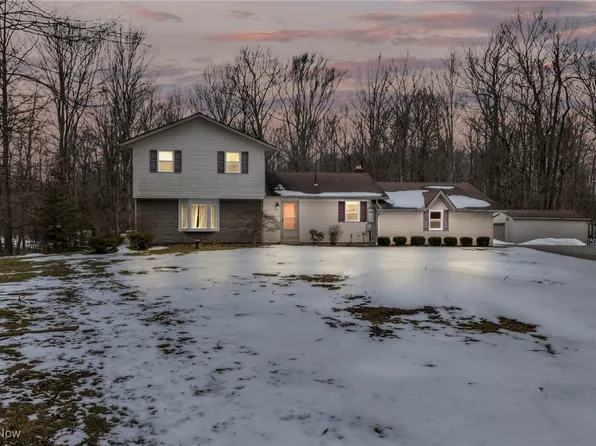 17070 Curry Ln, Chagrin Falls, OH 44023