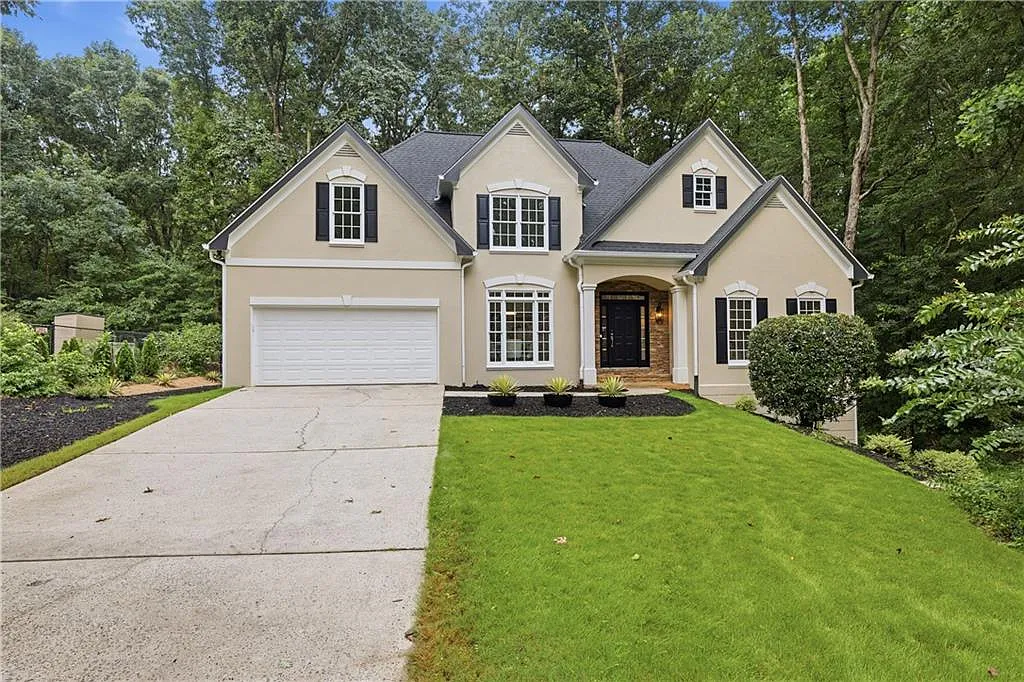 5 bed, 3.5 bath, 4367 sqft, $3,700 — Photo 2
