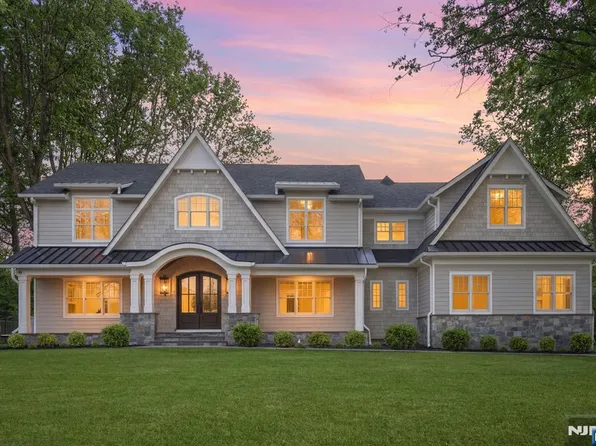 68 Grandview Ave, Upper Saddle River, NJ 07458