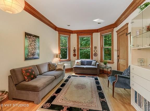 2nd image of 1958 W Berwyn Ave #1