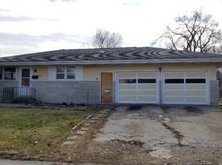 1614 Monroe Ave, Charleston, IL 61920