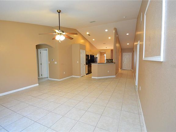 4th image of 1402 Hillsborough Way