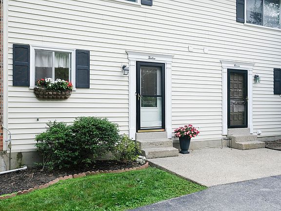 2nd image of 4040 Massie Ave APT 12
