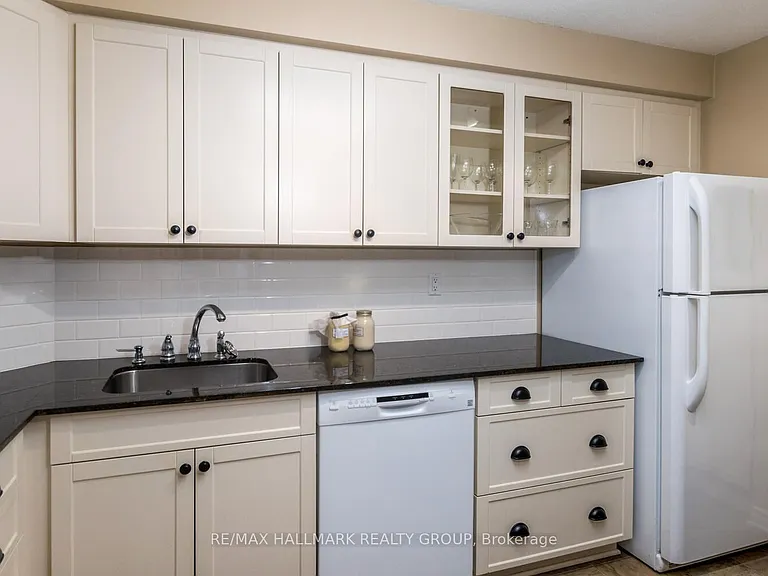 470 Laurier Ave W #902 — Photo 12