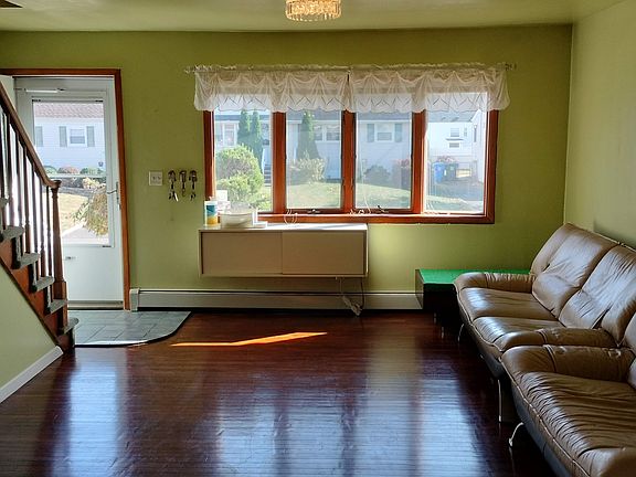 Living Room (View 1)