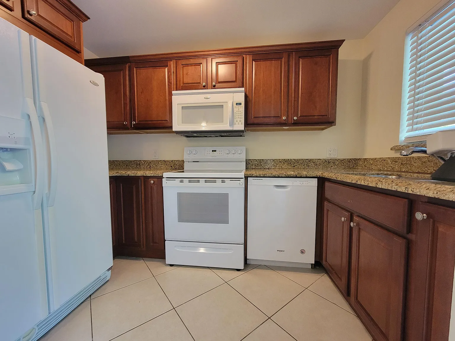 2 bed, 2.0 bath, 990 sqft, $1,875 — Photo 3