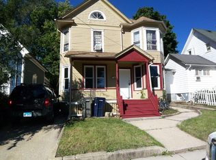 134 Hinsdell Pl, Elgin, IL 60120