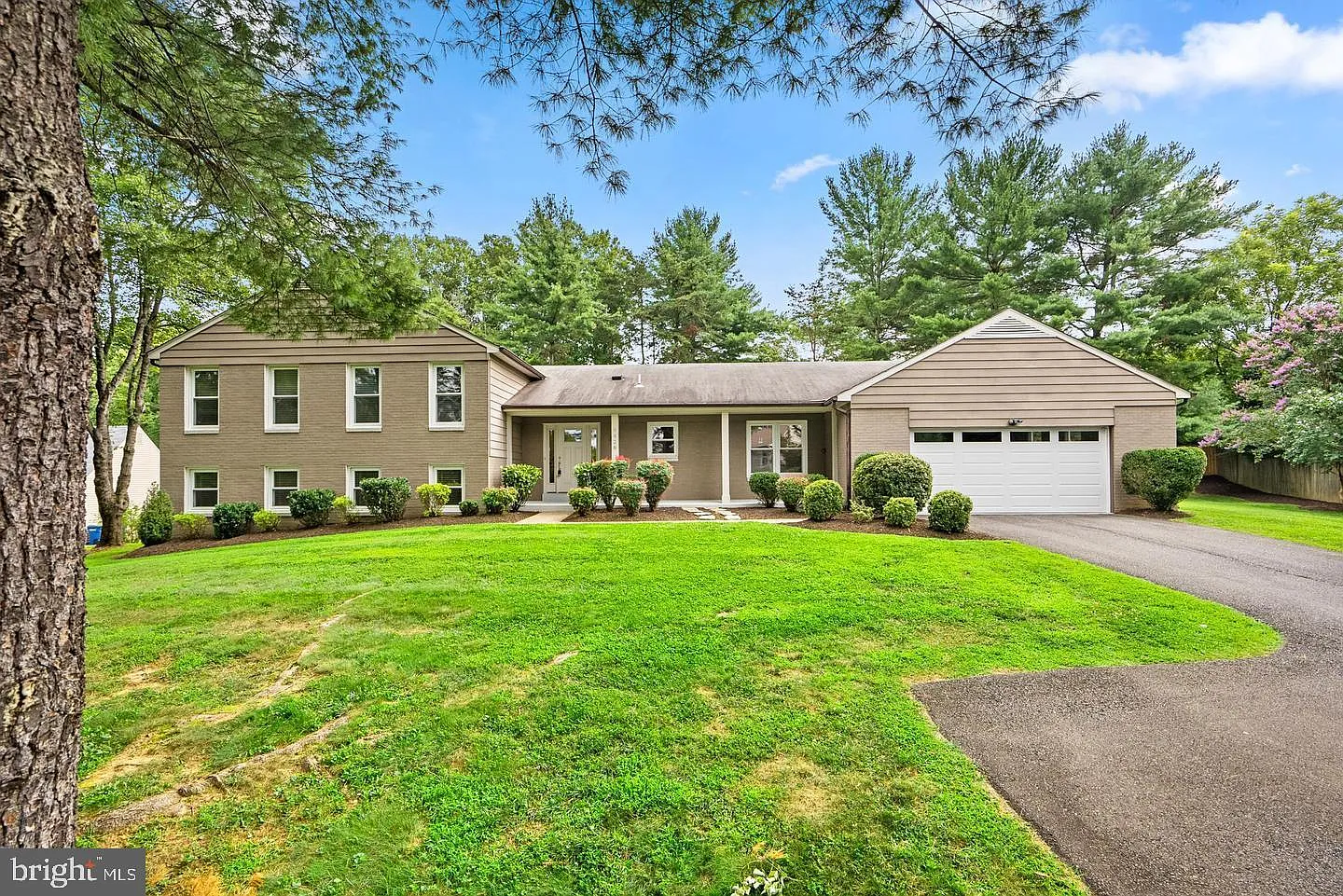 5 bed, 2935 sqft, $5,900 — Photo 1