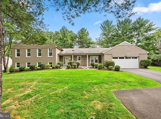 9428 Meadow Shire Ln, Great Falls, VA 22066