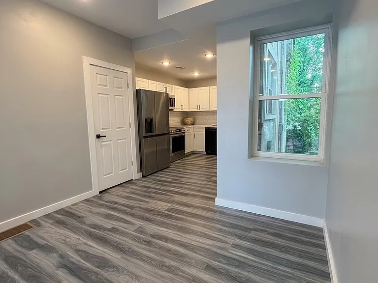 1846 E Madison St — Photo 6