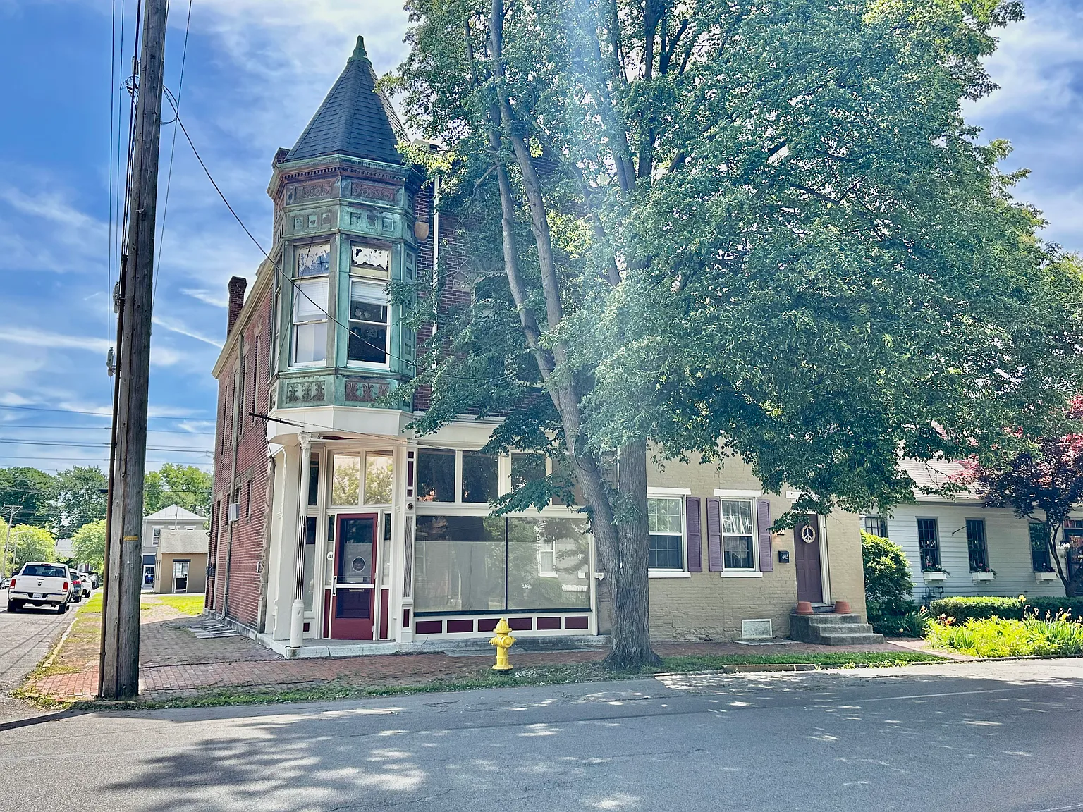 Historic Apartment Building — Photo 2