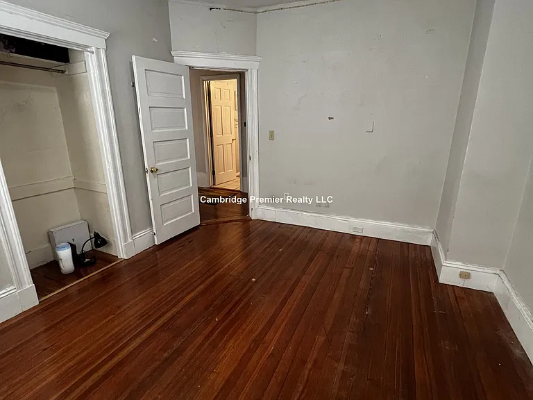 81 Newbury St — Photo 35
