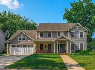 21 Windwood Ct, Sugar Grove, IL 60554