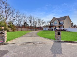 32 Grant St, Port Jefferson Station, NY 11776