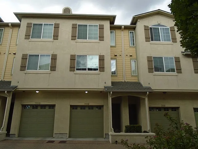 2 bed, 1476 sqft, $2,200 — Photo 2