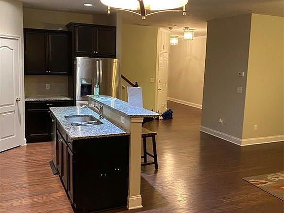 3rd image of 100 Davina Dr