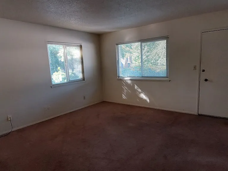653 E 9th St #17 — Photo 7