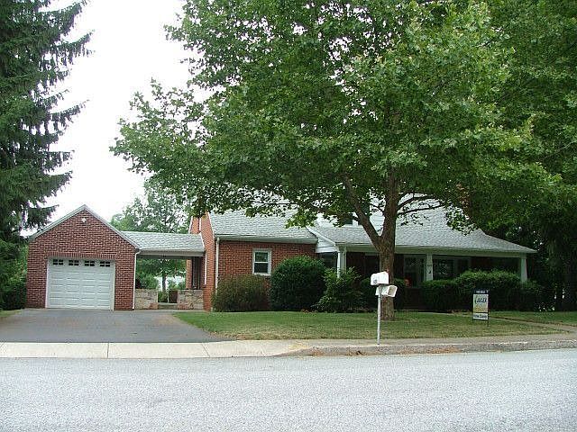 1st image of 609 Brenton St