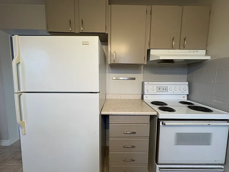 136 Mooregate Cres #2 — Photo 10